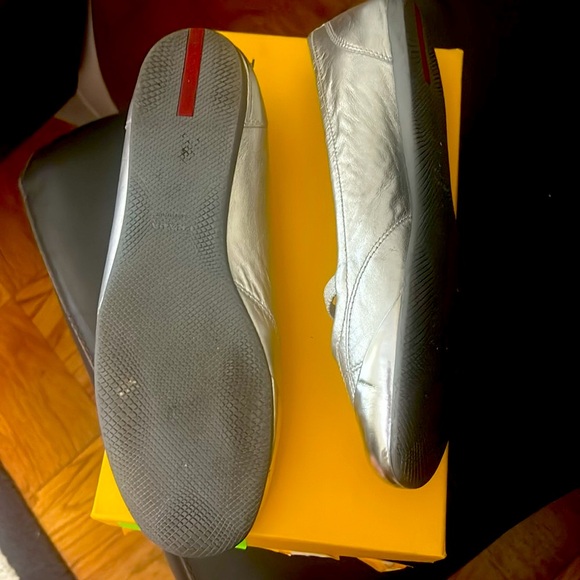 Prada shoes in great condition - Picture 3 of 4